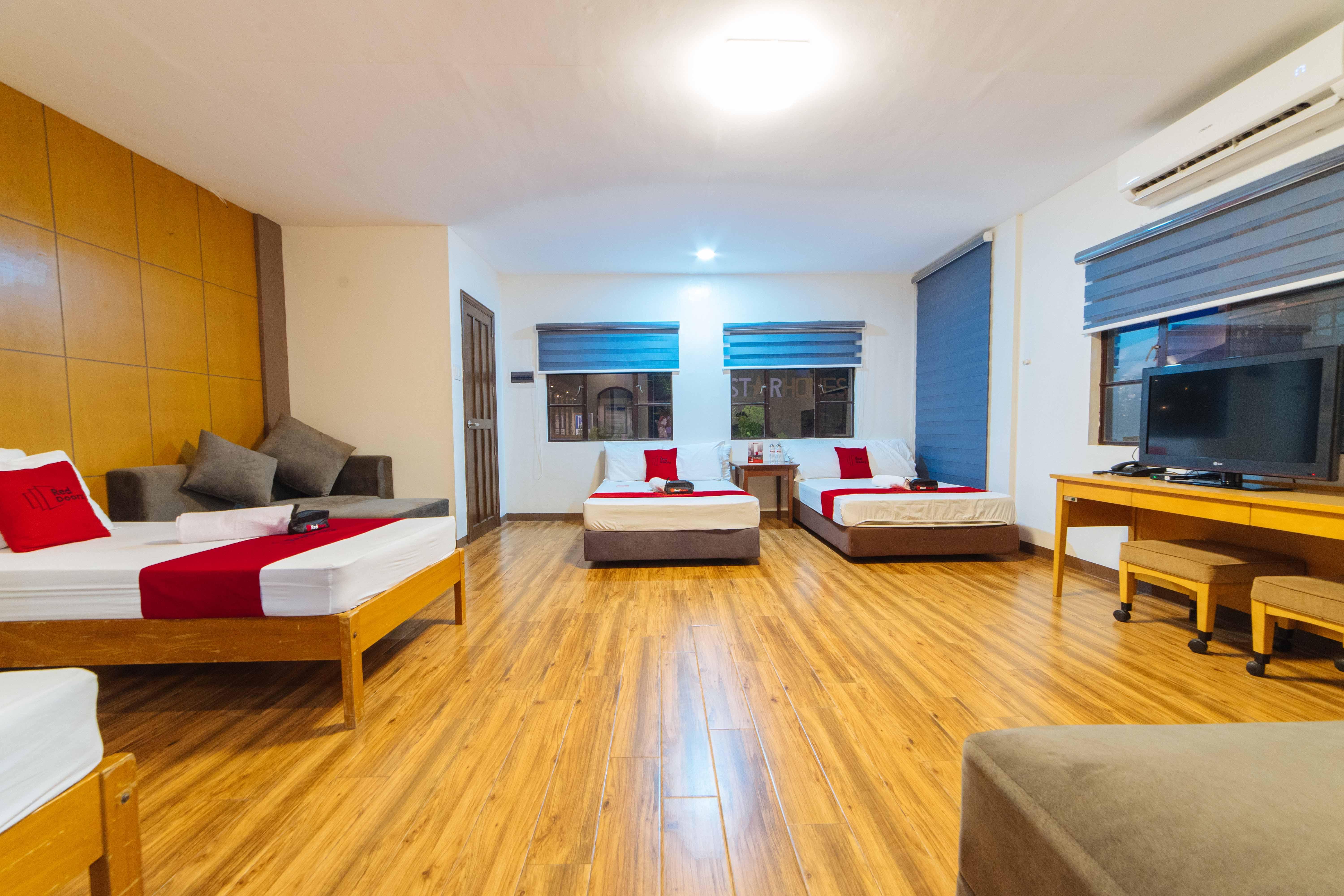Reddoorz Plus @ Starhomes Olivianville Tarlac City Εξωτερικό φωτογραφία